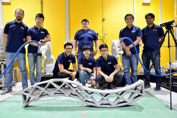 Researchers at Nanyang Technological University (NTU Singapore) are using a “swarm printing” approach for creating concrete structures that use two robotic 3D printers working in unison.